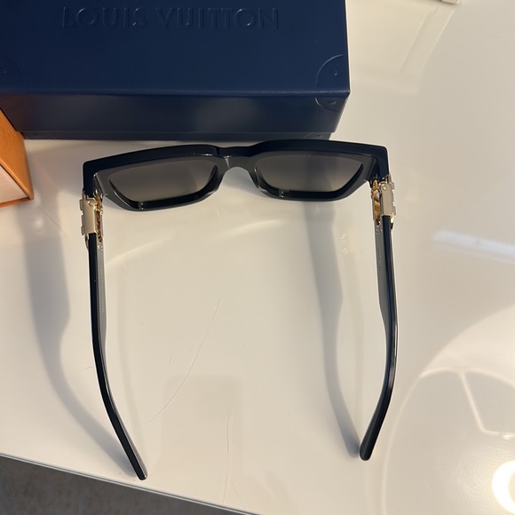 Louis Vuitton LINK PM SQUARE SUNGLASSES Authentic - Picture 3 of 15